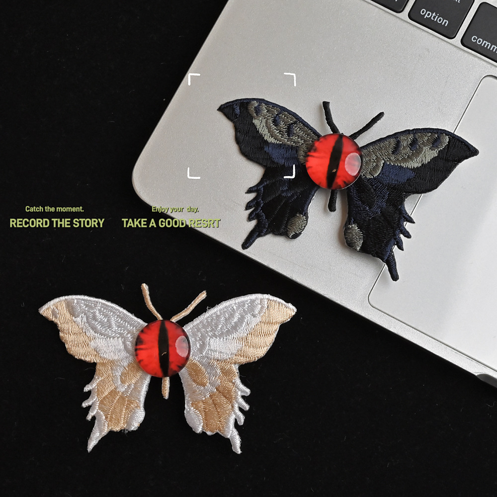 Dark Gothic Red Eyes Embroider - Embroidery Gothic recension och pris