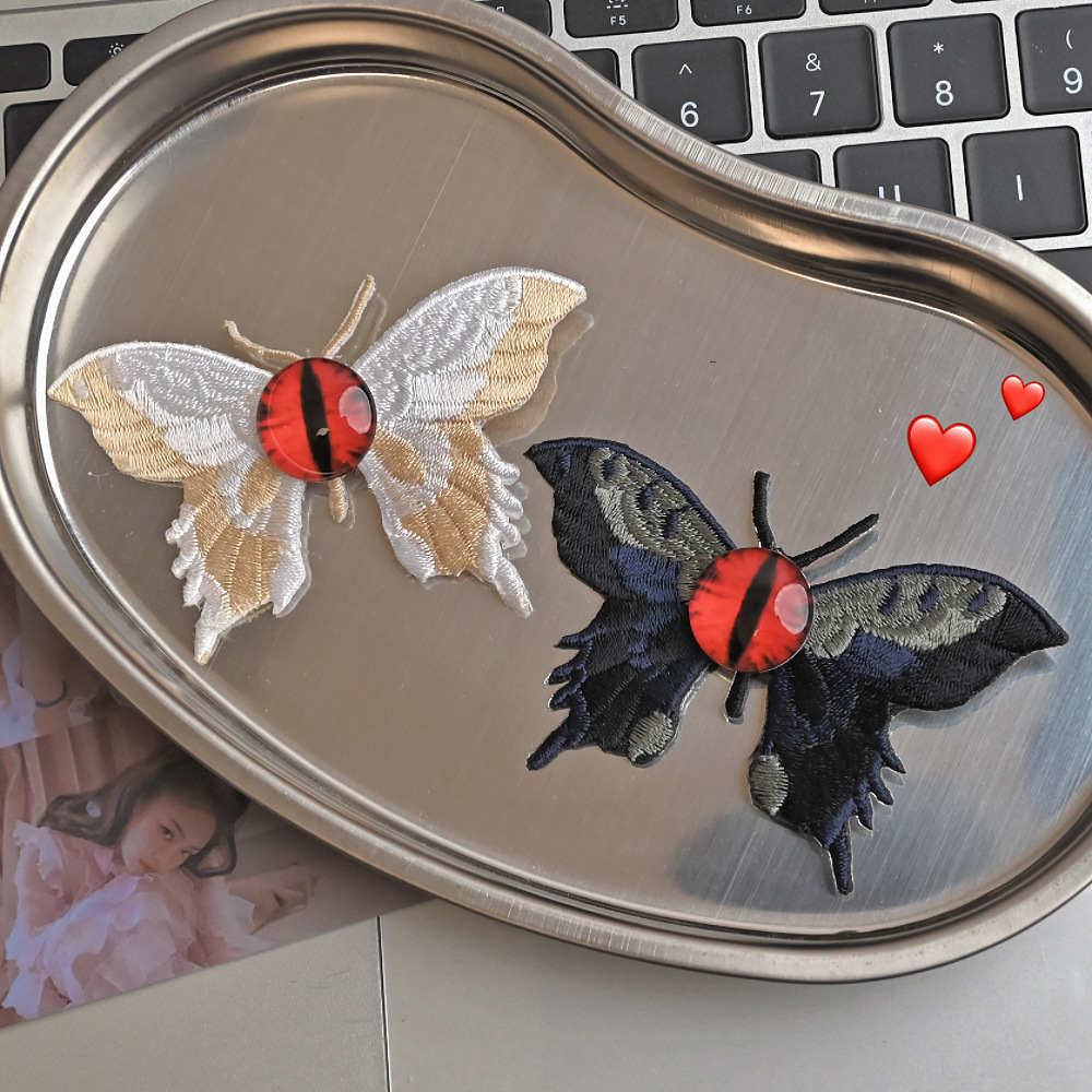 Dark Gothic Red Eyes Embroider - Embroidery Gothic recension och pris