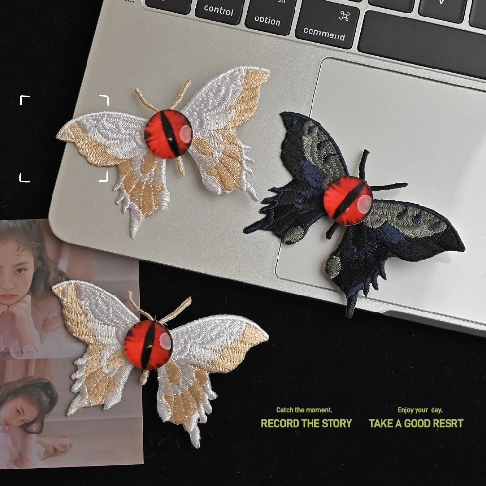 Dark Gothic Red Eyes Embroider - Embroidery Gothic recension och pris
