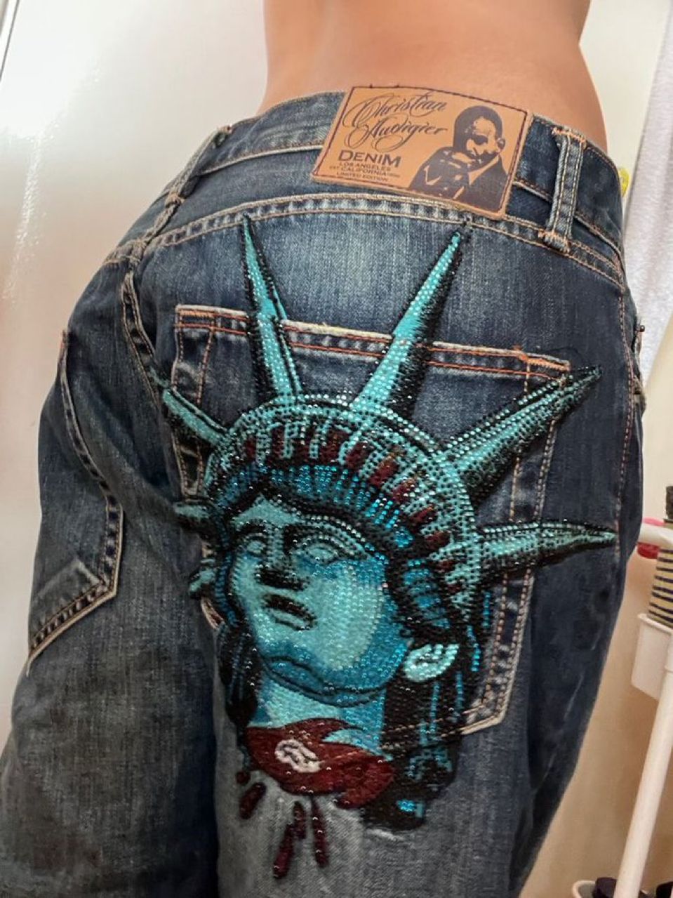 Y2k 2000s Statue of liberty Di - Embroidery Jeans Sakura recension och pris