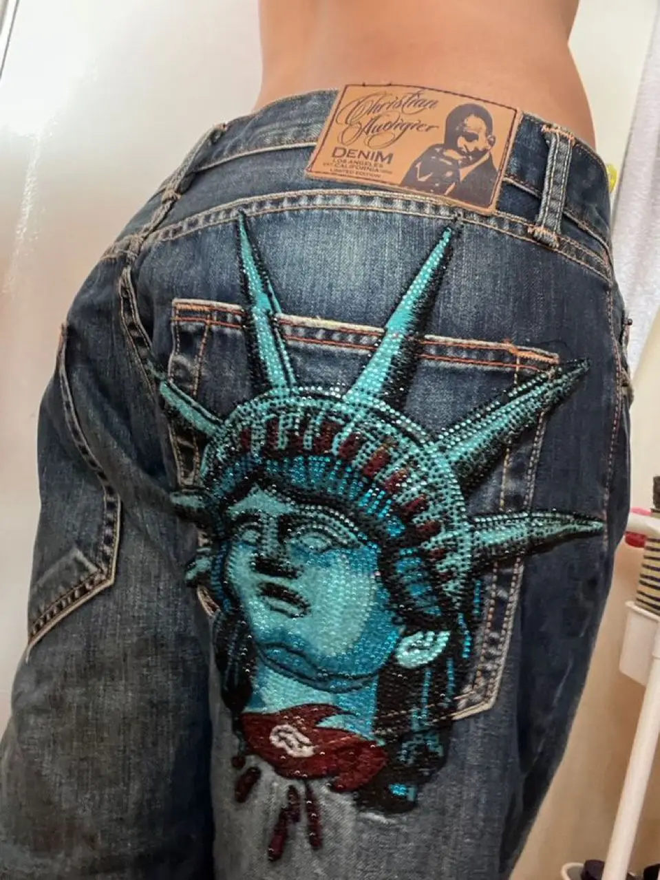 Y2k 2000s Statue of Liberty Di - Embroidery Jeans Sakura recension och pris