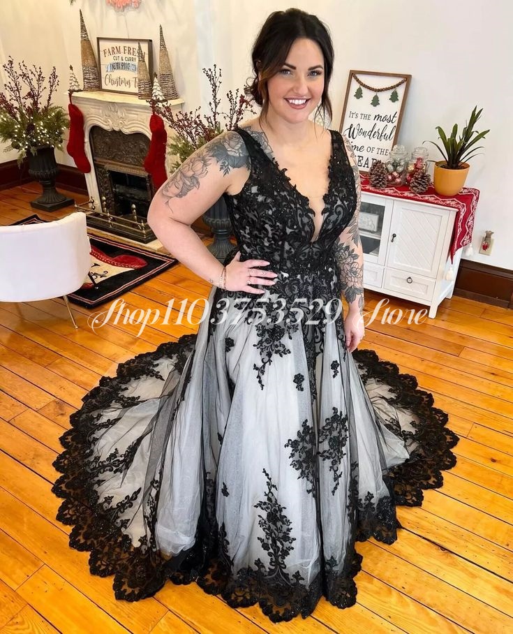 Gothic V Neck Wedding Dresses  - Embroidery Gothic recension och pris