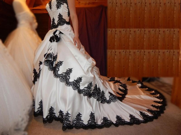 Vintage Wedding Dress Gothic B - Embroidery Gothic recension och pris